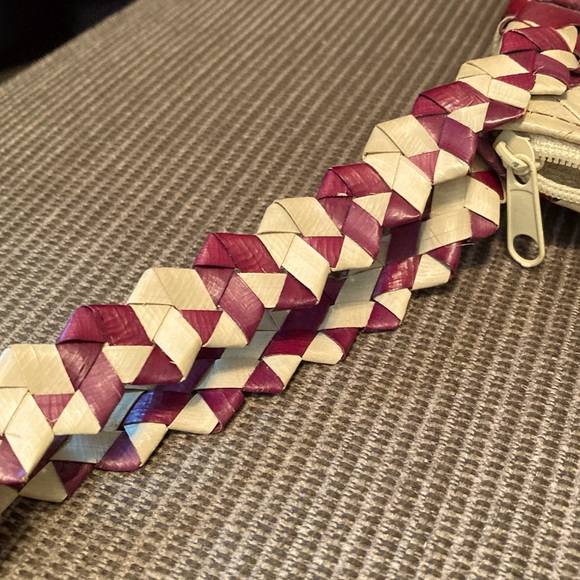 Authentic handwoven straw weave clutch purse - Picture 4 of 6